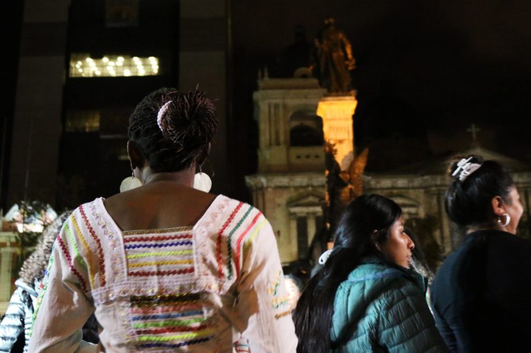 EN ESE PAPEL BLANCO… HAY LETRAS NEGRAS