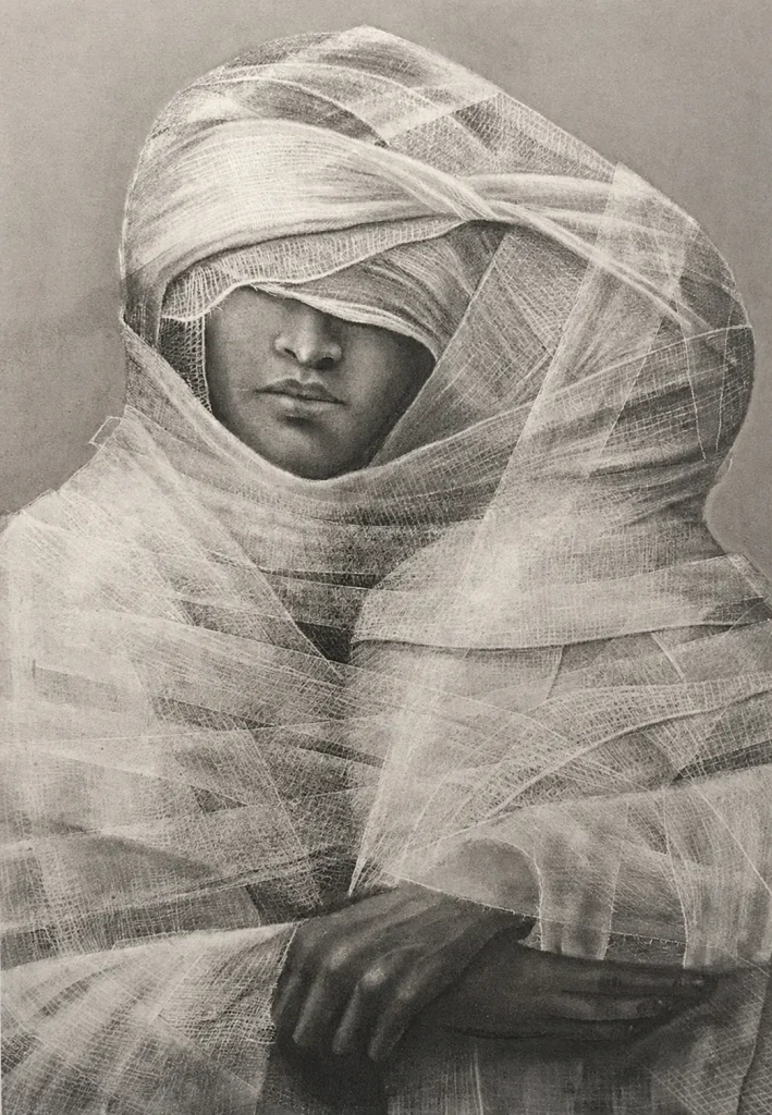 Qué valor tiene un premio si se convierte en una muralla contra la crítica? En esta nueva entrega de El Espejismo del Salmón, Eynar Rosso reflexiona sobre la genealogía del currículum artístico —desde la audaz carta de Leonardo da Vinci hasta las "vacas sagradas" del contexto boliviano— para analizar el presente de uno de los artistas más celebrados de la última década: Douglas Rivera.

Frente a los elogios de historiadores como Pedro Querejazu y Margarita Vila, Rosso propone una mirada quirúrgica sobre la producción reciente de Rivera. Desde el uso problemático de telas estampadas y purpurina, hasta la pérdida del modelado volumétrico y la coherencia espacial, el texto cuestiona si el éxito comercial y la circulación inmediata han apagado el rigor que llevó al artista a ganar el Salón Pedro Domingo Murillo en 2014.

Una invitación a preguntarnos si las estrellas del panteón artístico boliviano mantienen su luz propia o si, por el contrario, estamos presenciando el rastro de una estrella fugaz.